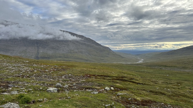 The welcoming valley on my way back to commonly treaded ground.